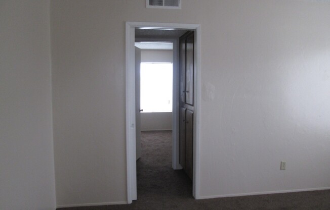 2 beds, 1 bath, $1,250, Unit A