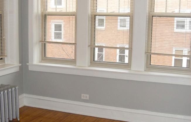 4871 N. Washtenaw Ave.