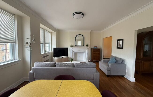 2 beds, 2 baths, 1,303 sqft, $3,000, Unit New King Edward  402