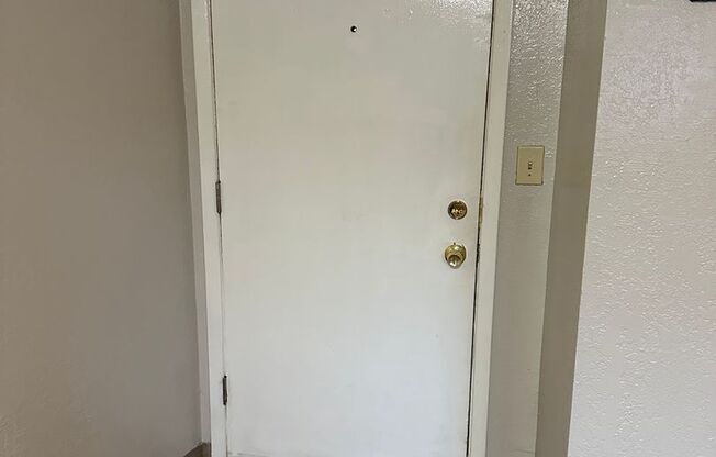 Studio, 1 bath, 500 sqft, $895, Unit 11