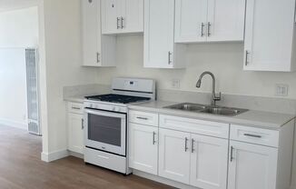 2 beds, 1 bath, 850 sqft, $2,500, Unit 13951 G