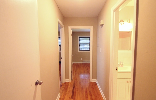 Awesome 2BR/1BA Apartment in popular LAKEWOOD near Duke University!