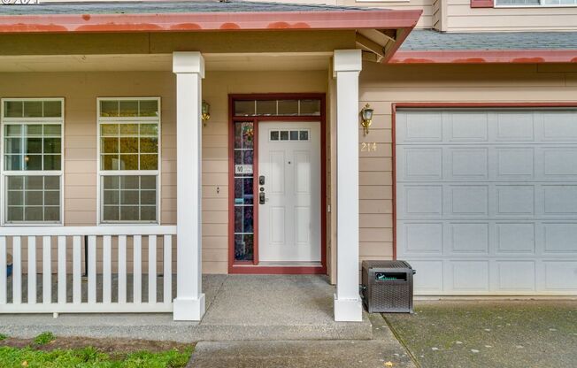 ***REST OF DECEMBER FREE***FANTASTIC 4 Bed 2.5 Bath Home in Salmon Creek! HUGE side yard and back yard! Extra large private driveway!