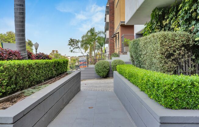 Holmby Street Luxury Investments LLC