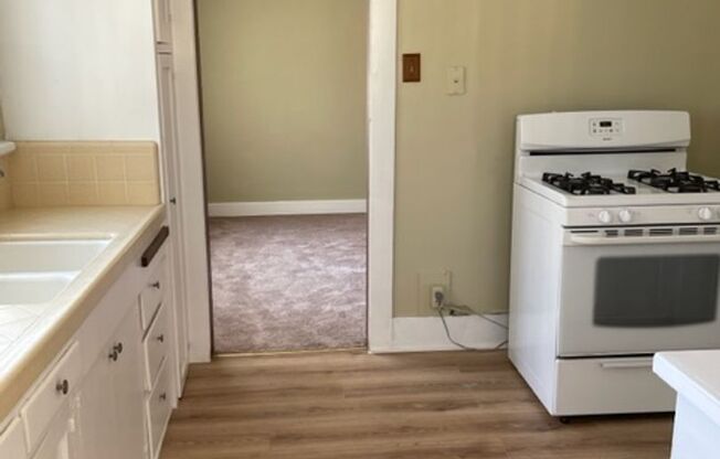 2 beds, 1 bath, 650 sqft, $3,200, Unit 280A