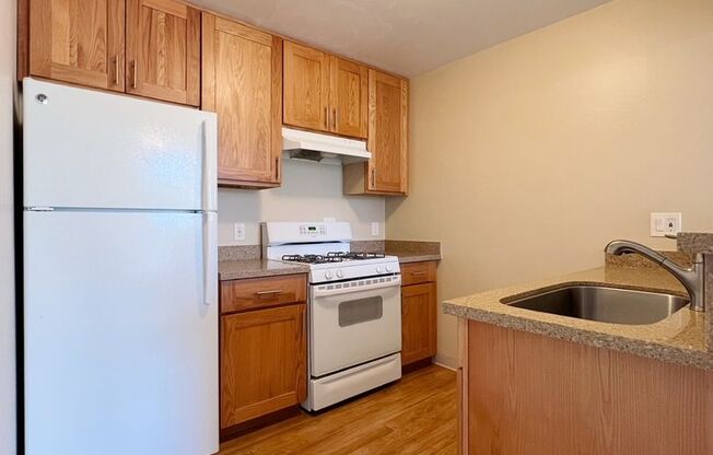 2 beds, 1 bath, 800 sqft, $2,495, Unit Unit 09