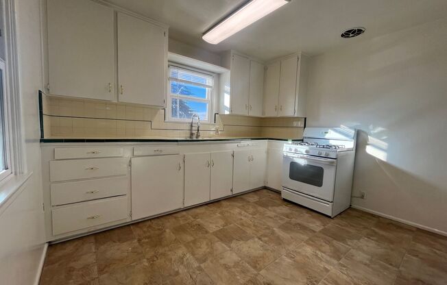 2 beds, 1 bath, $1,900