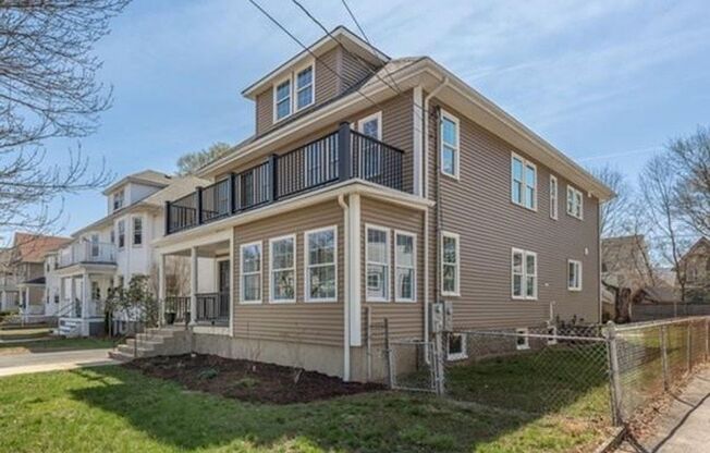 Breathtaking gorgeous 2bd unit in a quiet street in Milton!