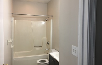 2 beds, 1 bath, 750 sqft, $1,800, Unit 2