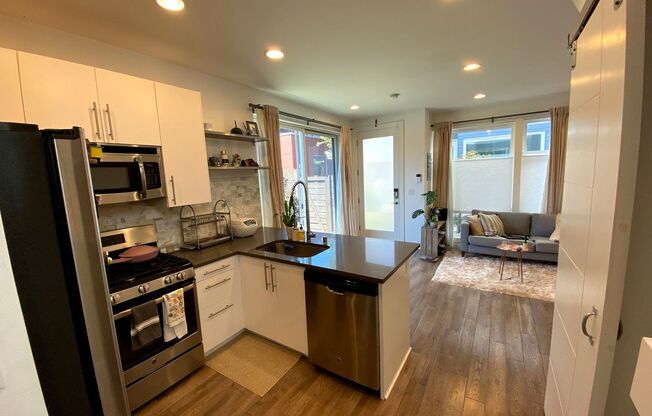 Keep $500! Modern Townhouse in South Park!