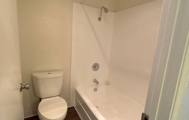 1 bed, 1 bath, 644 sqft, $2,125, Unit 86