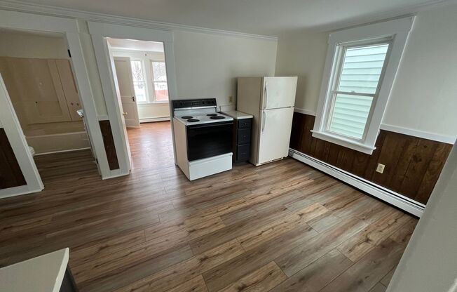 2 beds, 1 bath, $1,700, Unit 40A