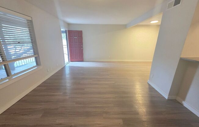 1 bed, 1 bath, 700 sqft, $1,096, Unit ELP2200-216