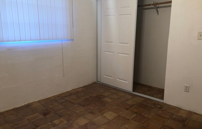 2 beds, 1 bath, $1,295