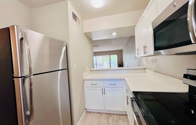 1335 VILLA LN