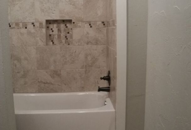 Beautiful one bedroom apartment close to NW Expressway