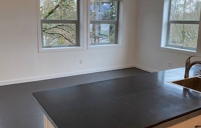 2 beds, 2 baths, 963 sqft, $1,979, Unit 402