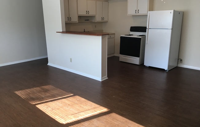 60 - ADDISON APARTMENTS