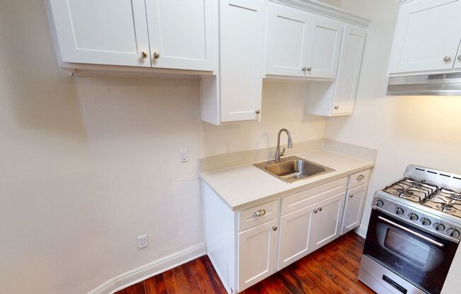 Studio, 1 bath, 400 sqft, $1,295, Unit 304