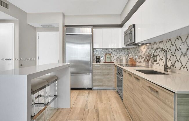 Stunning Water Views unit for rent in Brickell!