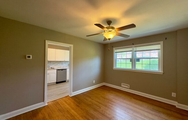 Inviting 3 Bedroom Townhome just off Perring Pkwy in Baltimore!