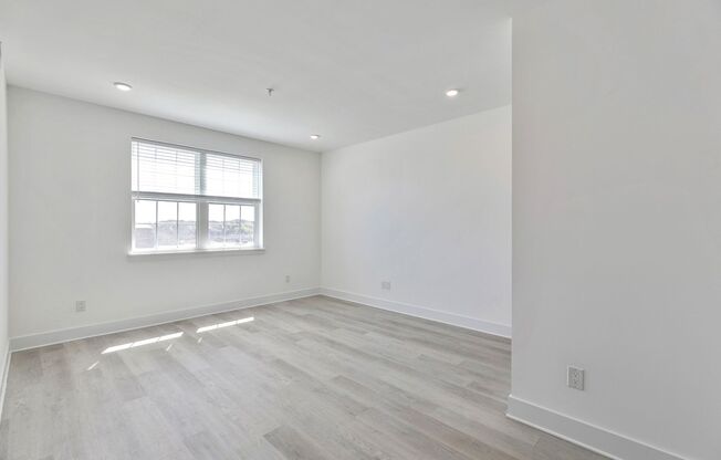 2 beds, 2 baths, 1,142 sqft, $1,850, Unit Unit 305