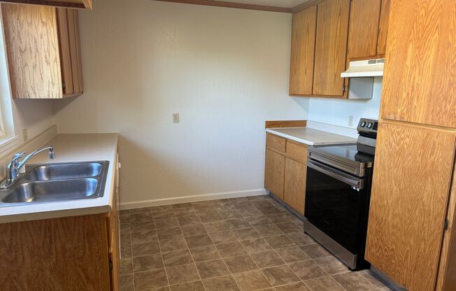 2 beds, 1 bath, $1,750