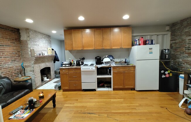 3 beds, 1 bath, , $5,000, Unit B