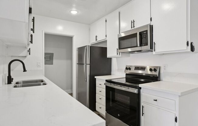 1 bed, 1 bath, 695 sqft, $1,898, Unit 319