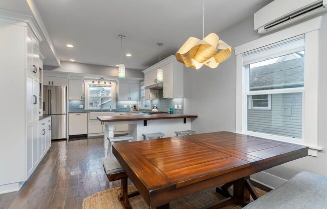4bd/3ba Seattle Home