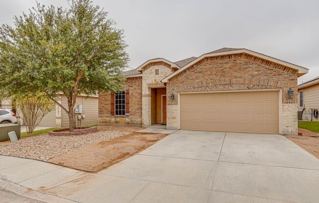 -bedroom, 2-bathroom home nestled in the heart of the sought-after TRAILS @ KENSINGTON RANCH subdivision.