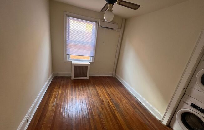 3 beds, 1 bath, 1,000 sqft, $1,850, Unit 3033 N. Calvert St. C5