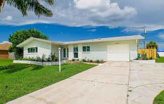 Wonderful 3-bedroom, 2-bathroom pool home and fenced yard in Southeast Cape Coral