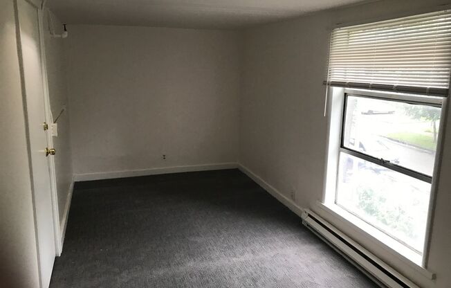 1 bed, 3 baths, 170 sqft, $650, Unit 13