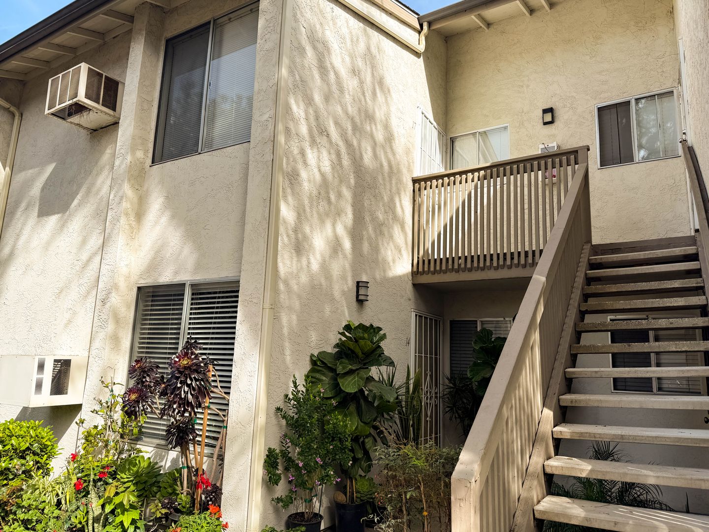 Uptown Villas | Spacious Apartments with parking in Grant Hill!
