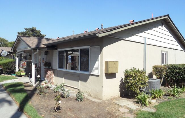 Nicely Updated 1 Bedroom 1 Bathroom, Coco Palms Community.