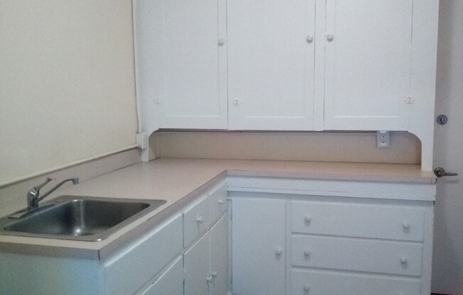 Studio, 1 bath, 359 sqft, $1,350, Unit 406