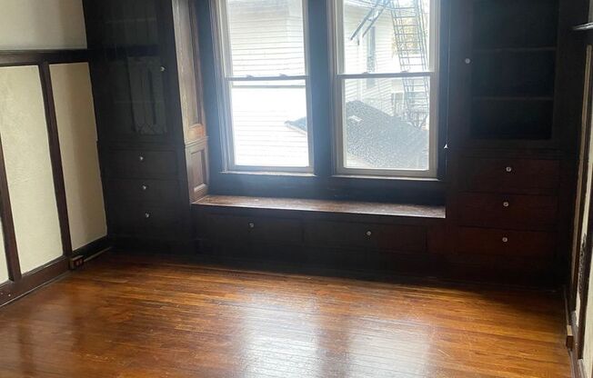 2 beds, 1 bath, 700 sqft, $1,200, Unit MN03