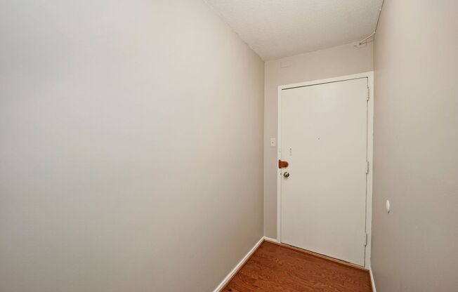 1 bedroom 1 bathroom Condo in Navy Yard!