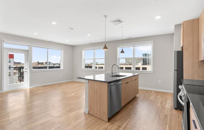 2 beds, 1 bath, 913 sqft, $3,560, Unit 402