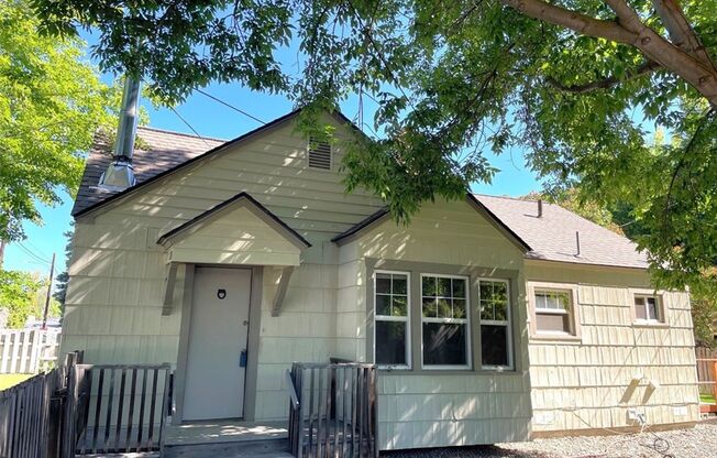 302 S Walnut St
