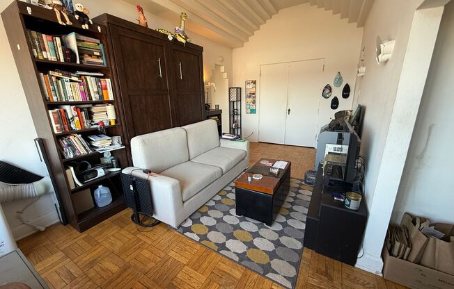 1 bed, 1 bath, $1,195, Unit 601