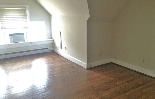 2 beds, 1 bath, $1,700