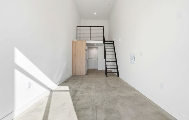 Studio, 1 bath, 320 sqft, $1,911, Unit 202-A