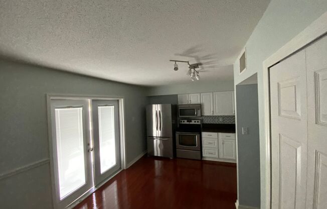 2 beds, 1.5 baths, $1,250, Unit #405