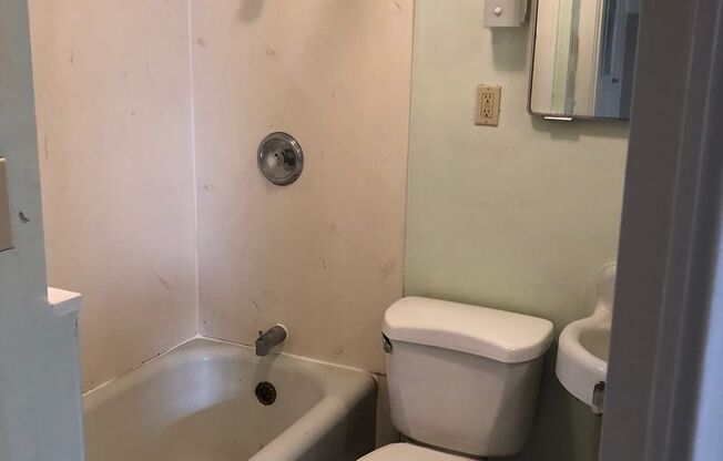 Studio, 1 bath, 300 sqft, $1,395, Unit G