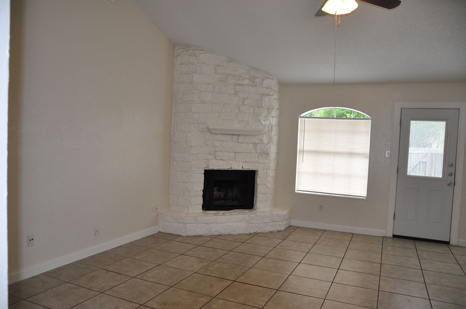 3 Bedroom 2 Bath on Cul-de-sac in Buttercup