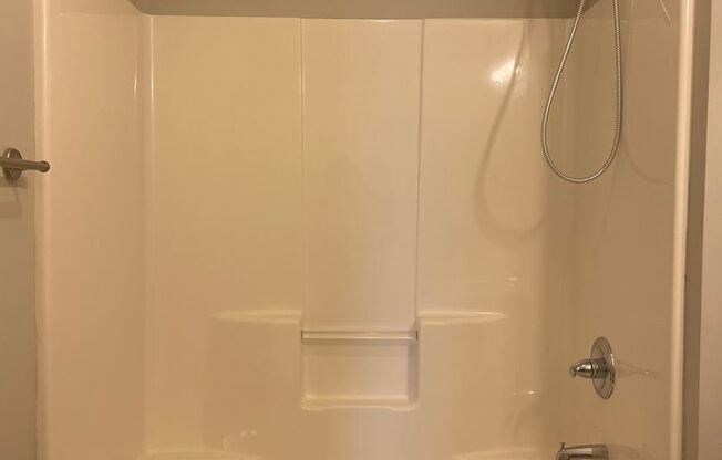 1 bed, 1 bath, $750, Unit 355F