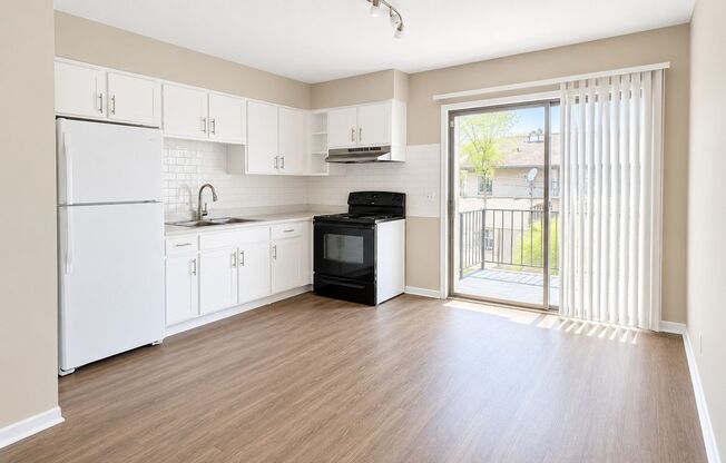 2 beds, 1 bath, 1,010 sqft, $1,150, Unit I01