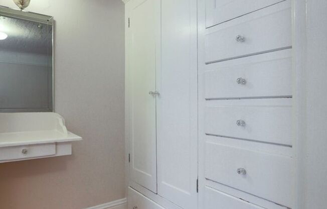 Studio, 1 bath, 425 sqft, $1,175, Unit 107